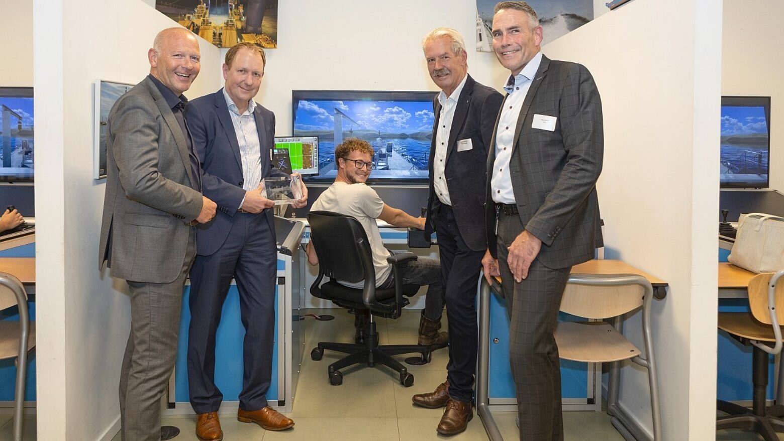 Waterbouw_overhandigingSimulatoren DE Klop
