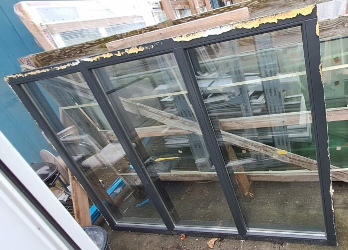 ULM 11 Nieuw: Meranti raamkozijn vast bxh 1990x1500 van €1100,- voor €550,-