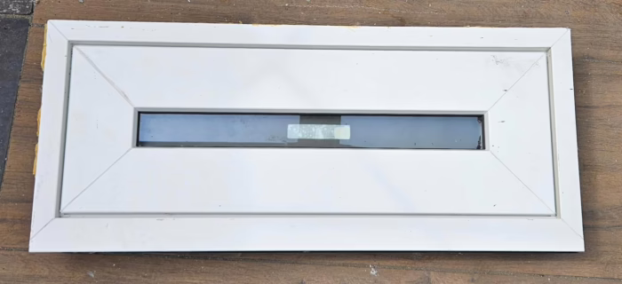 ULK 59m – Nieuw: Kunststof uitzetraam bxh 860x370 van €700,- voor €350,-