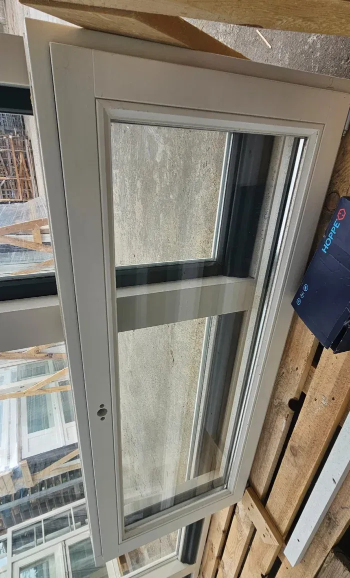 ULM 43 Nieuw: meranti draaikiepraam bxh 640x1500, van €1600,- voor €800,- - Afbeelding 2