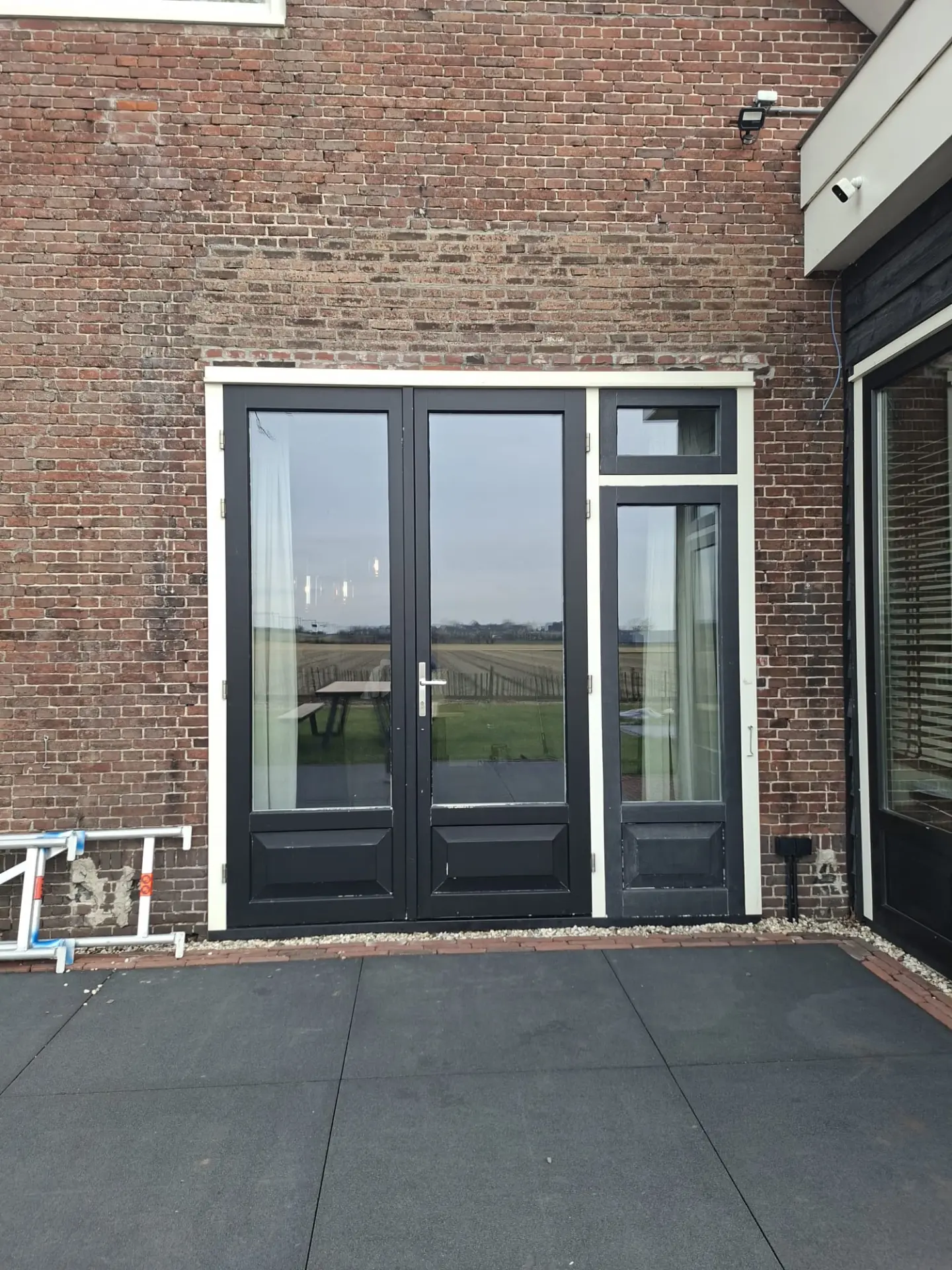 ULM 54ed Nieuw: Meranti openslaande deuren met zijraam, bxh 2480x2520, van €3500,- voor €1750,-