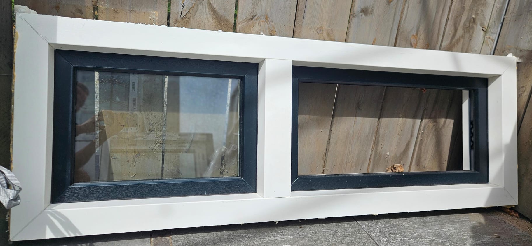 ULK 71 – Nieuw: Kunststof raam, bxh 1630x550, van €500,- voor €250,-