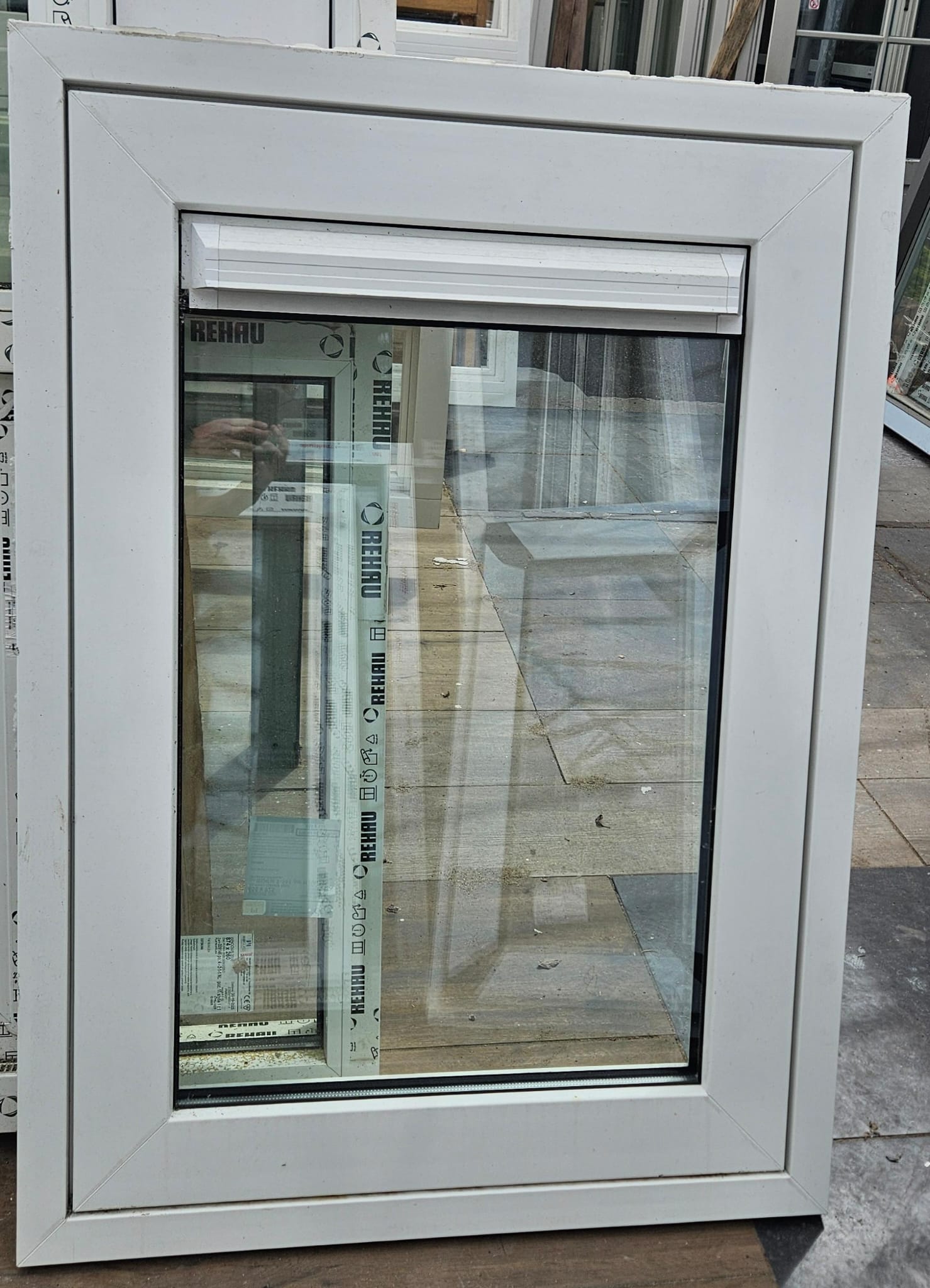 ULK 72 – Nieuw: Kunststof raamkozijn, triple glas, aanslag rondom, bxh 950x1320 van €1500,- voor €750,-