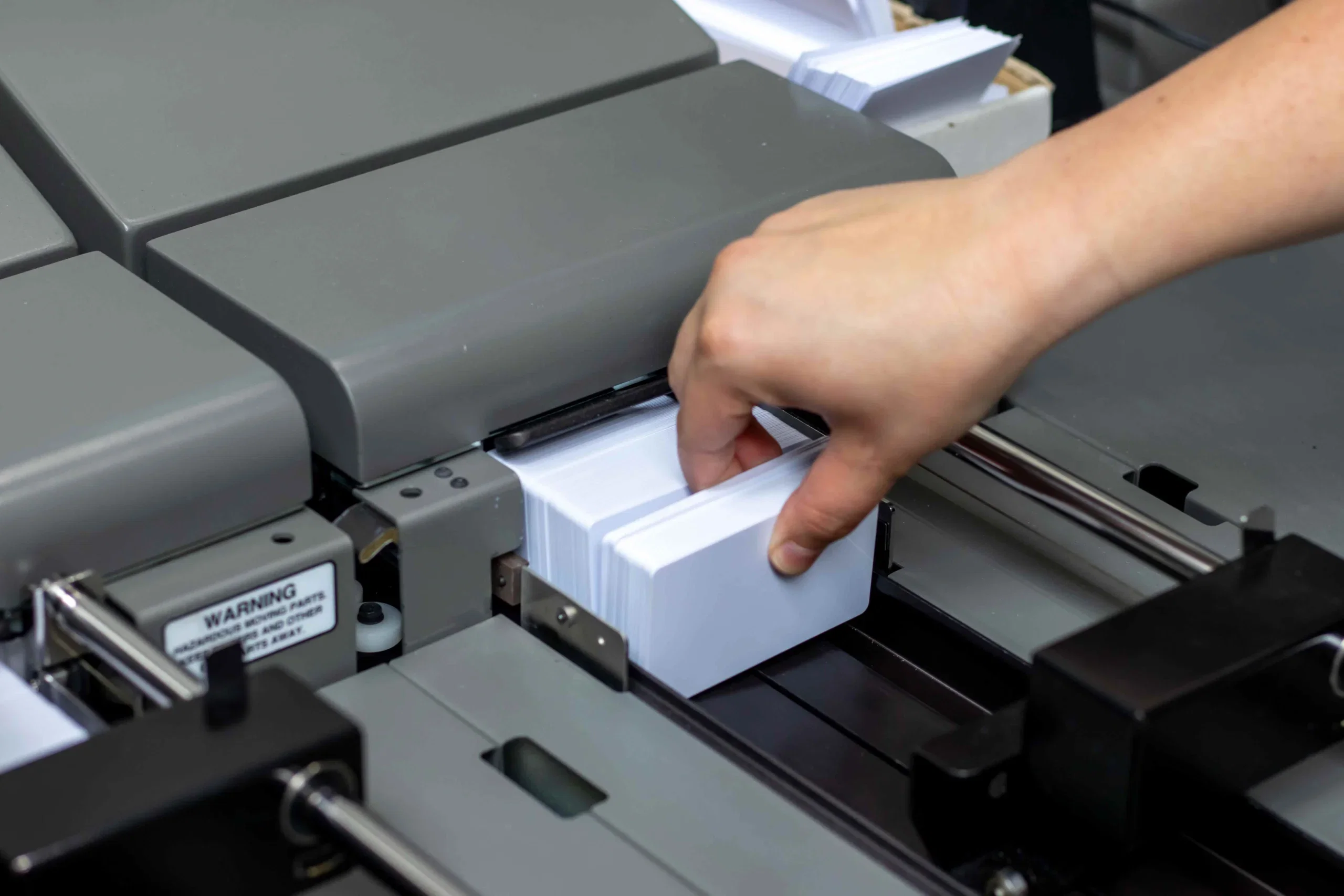 Plastic kaarten in een machine Plastic kaarten in een machine