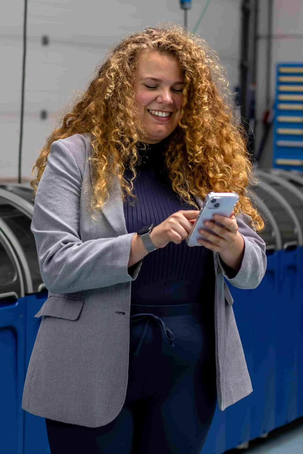 Mandy den Breejen met telefoon