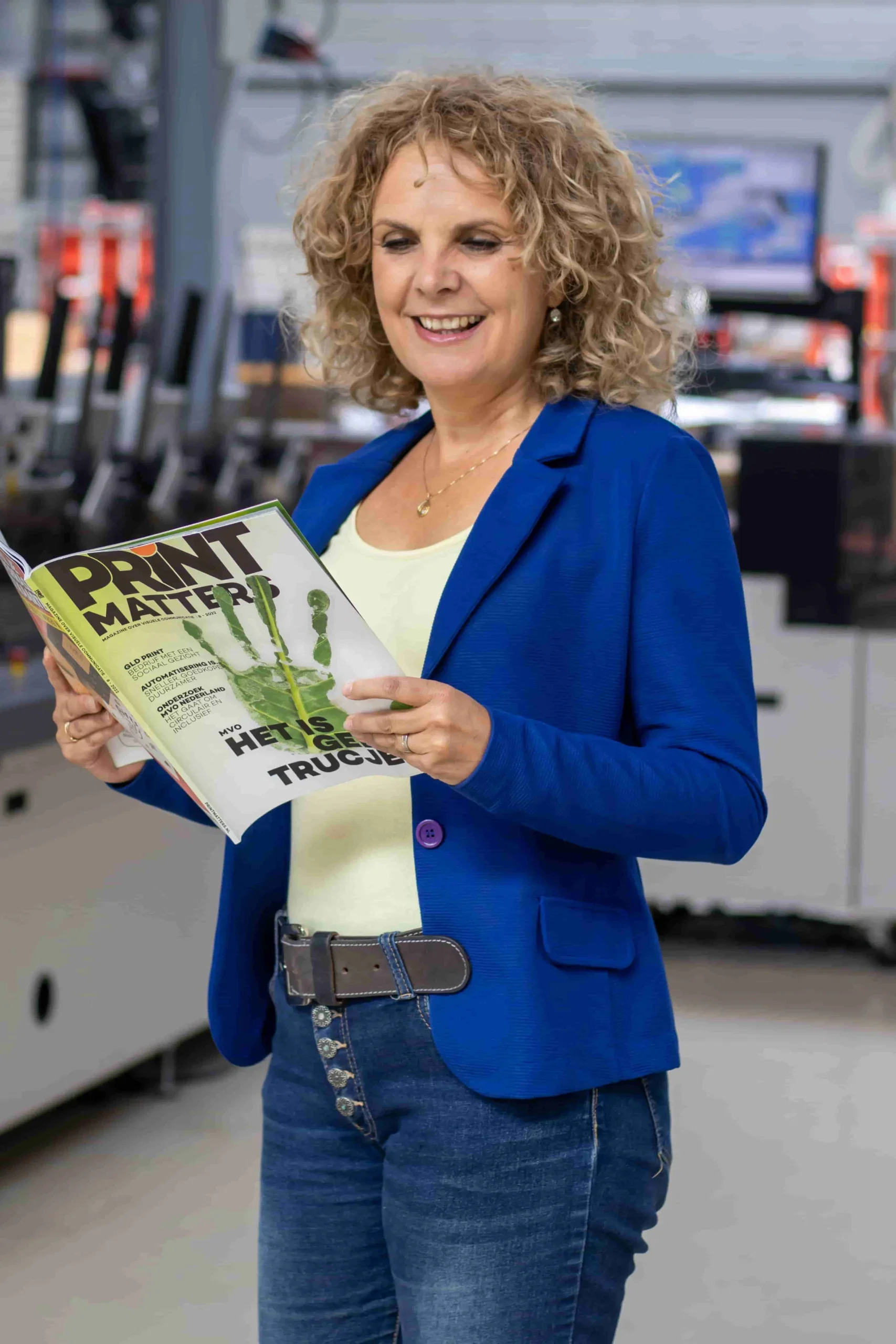 Natascha Singerling met een magazine