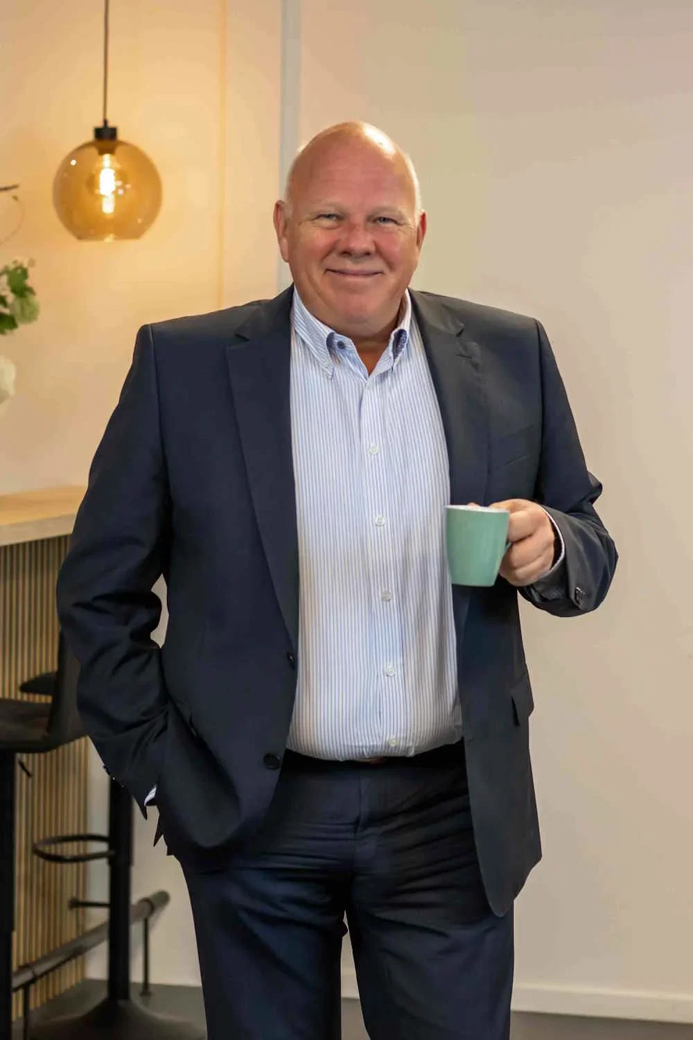 Paul van Driel met een kopje koffie