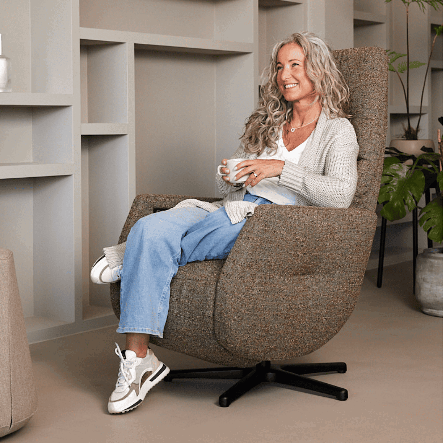 grijze sta op stoel 2